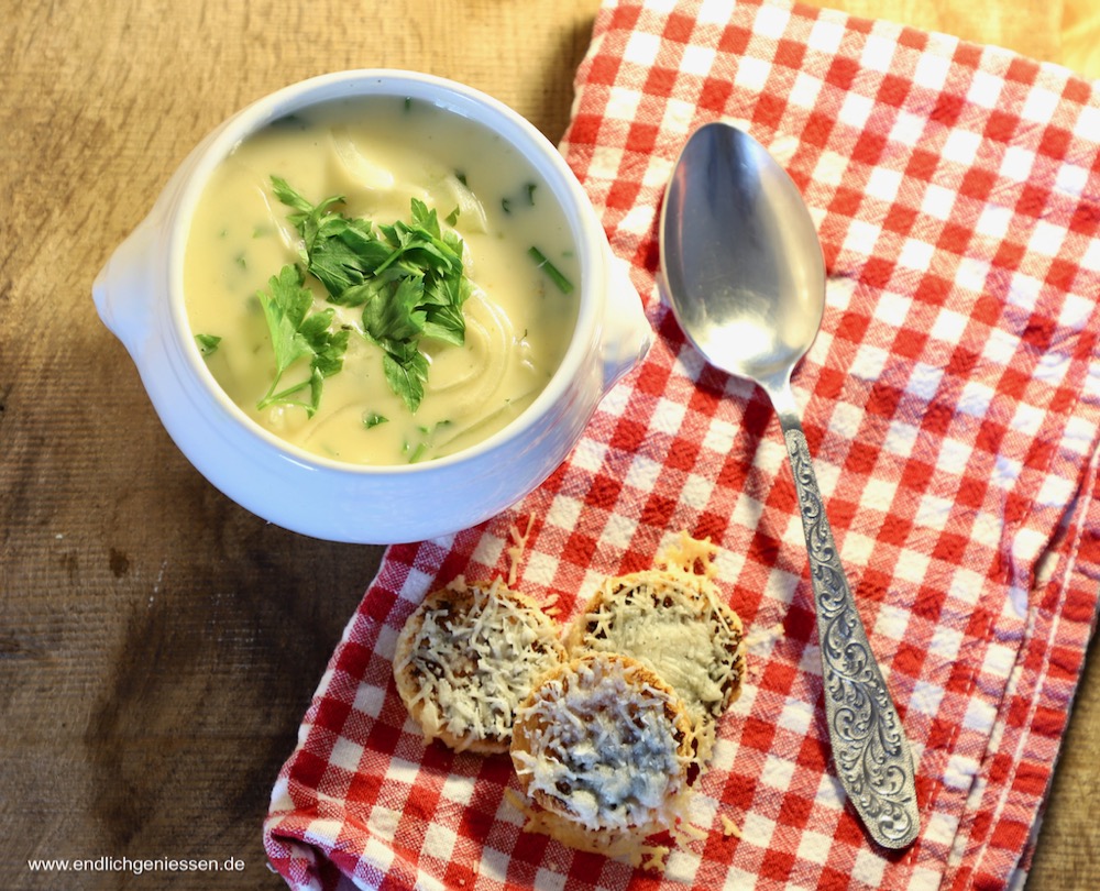 Zwiebelsuppe mit Parmesantaler | Endlich Geniessen