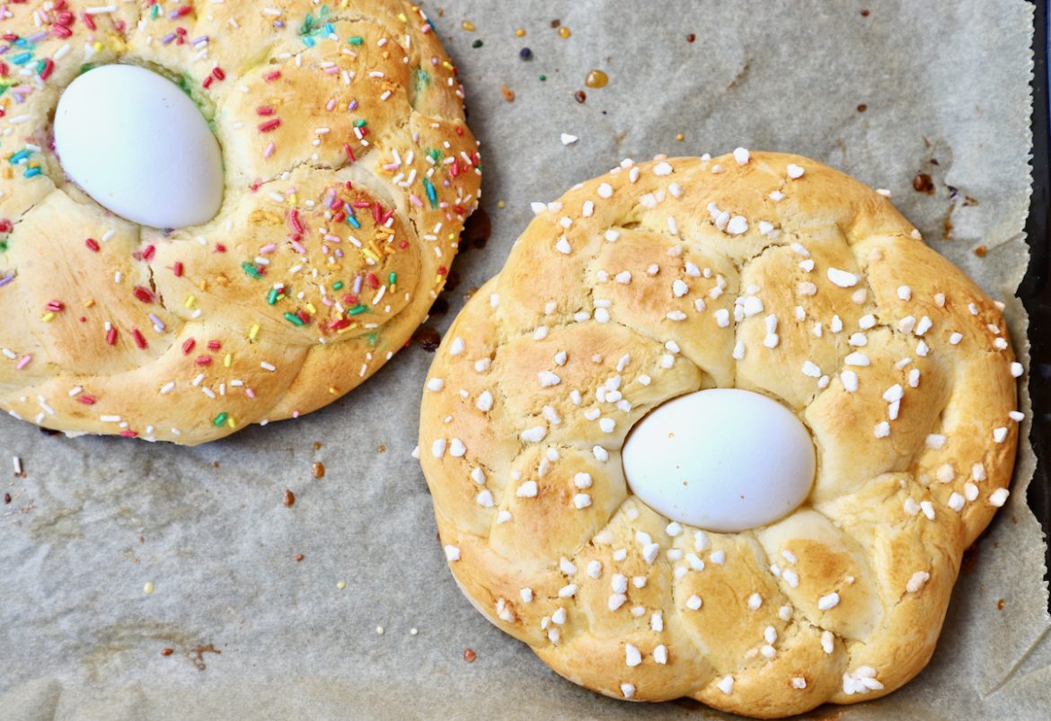 Hefe-Osterkranz mit Ei